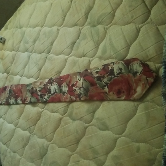 Oleg Cassini 100% Polyester Floral Tie – Pre-owned, Excellent Condition - Picture 1 of 7